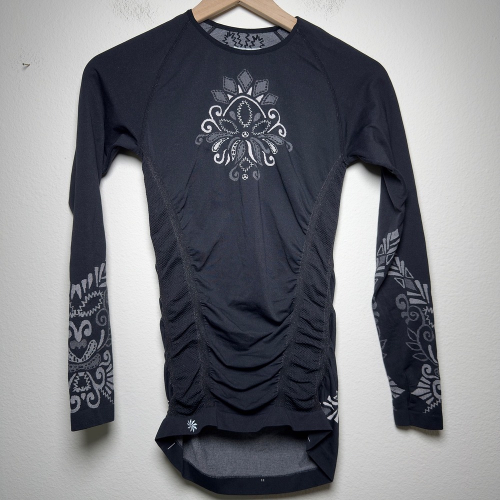 Athleta Womens Top S Black Mandala Seamless Long Sleeve Thumbhole 268055